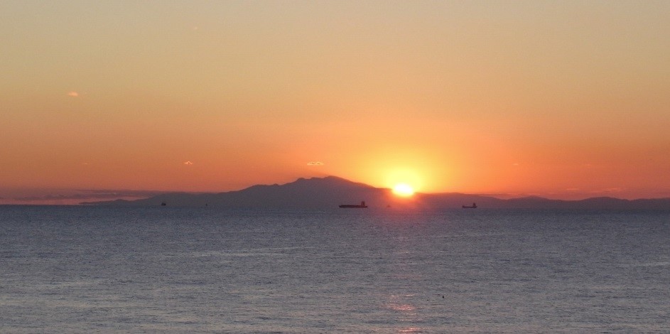 グループ旅行で行った三浦半島に沈む夕陽